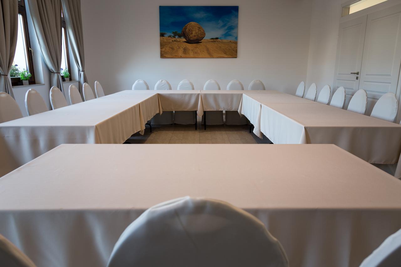 Somogyvámos Radhe Resort Es Syam Meditacios Es Rendezvenykozpont מראה חיצוני תמונה