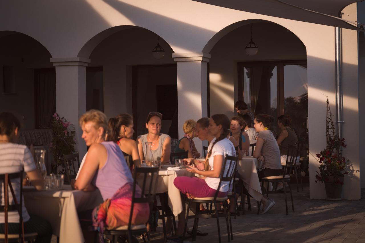 Somogyvámos Radhe Resort Es Syam Meditacios Es Rendezvenykozpont מראה חיצוני תמונה